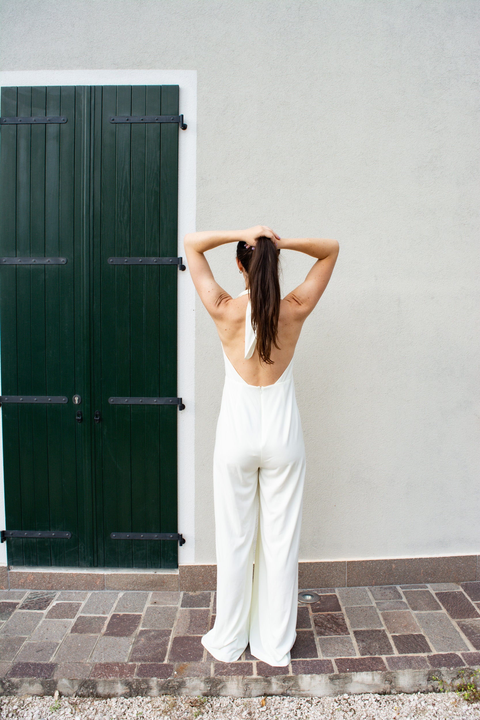 Jumpsuit lunga allacciata al collo