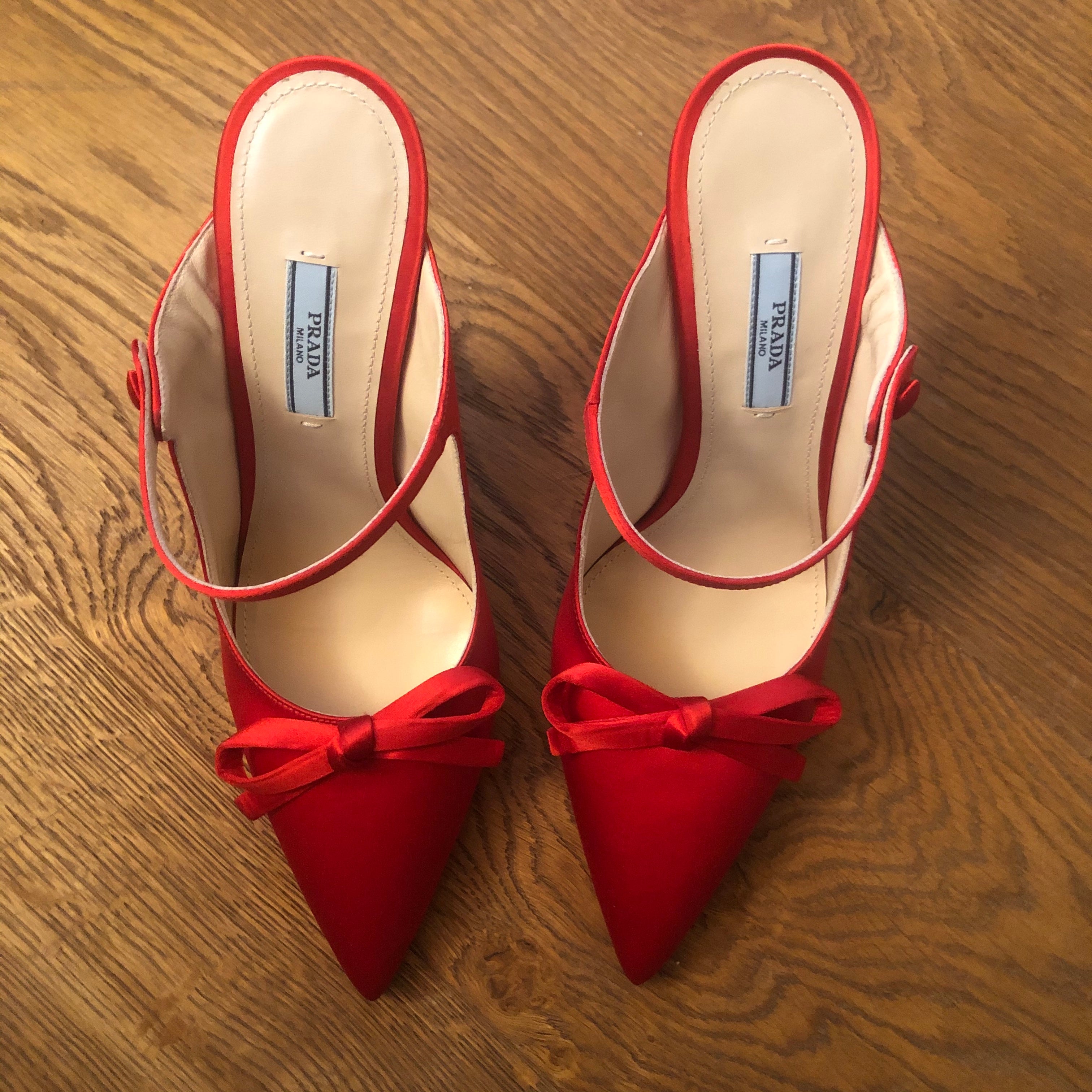 Mules rosse in satin e vernice